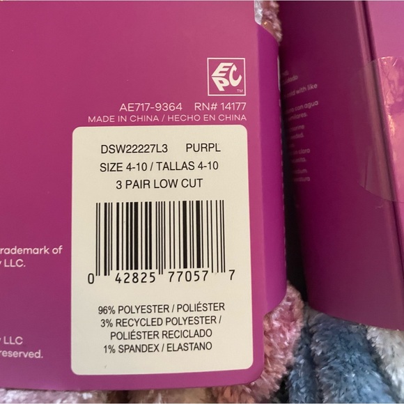 Dr. Scholl’s Soothing Spa Low Cut Fuzzy Socks 2 Packs 1 Purple & 1 Blue - Picture 5 of 7